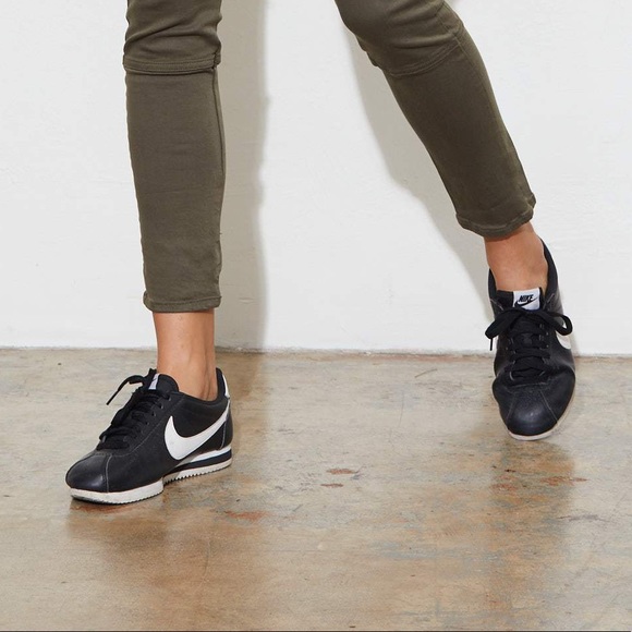 casual tennis shoes nike